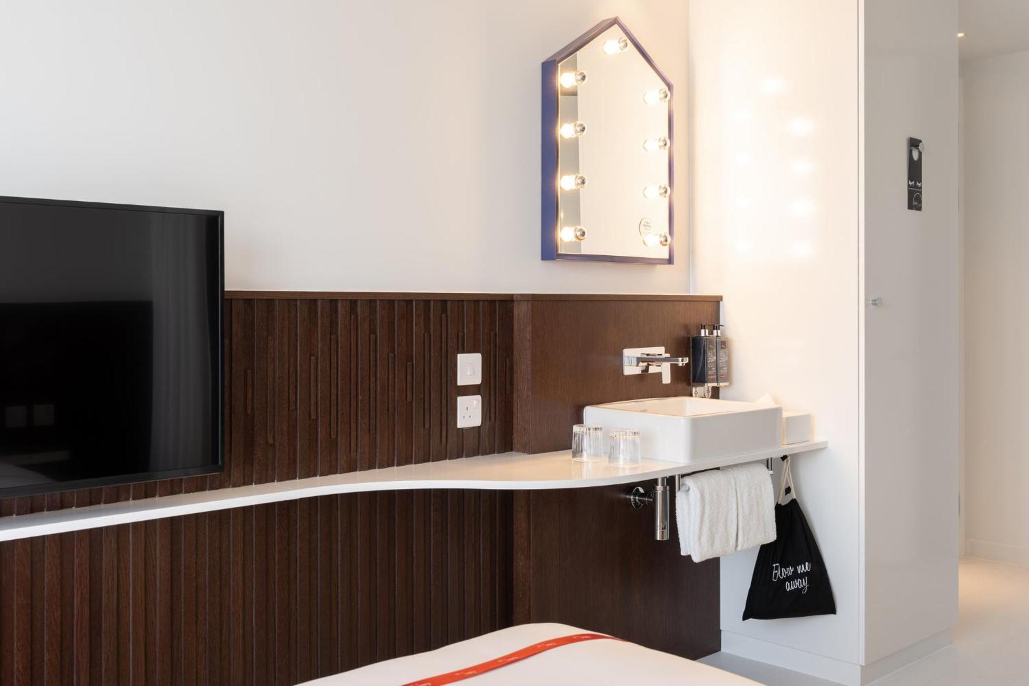 Ruby Zoe Hotel London Exterior foto